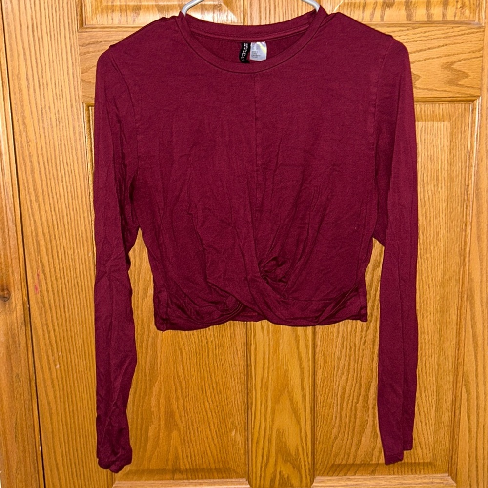 Maroon long sleeve crop top with knot detail size L. No stains or tears.